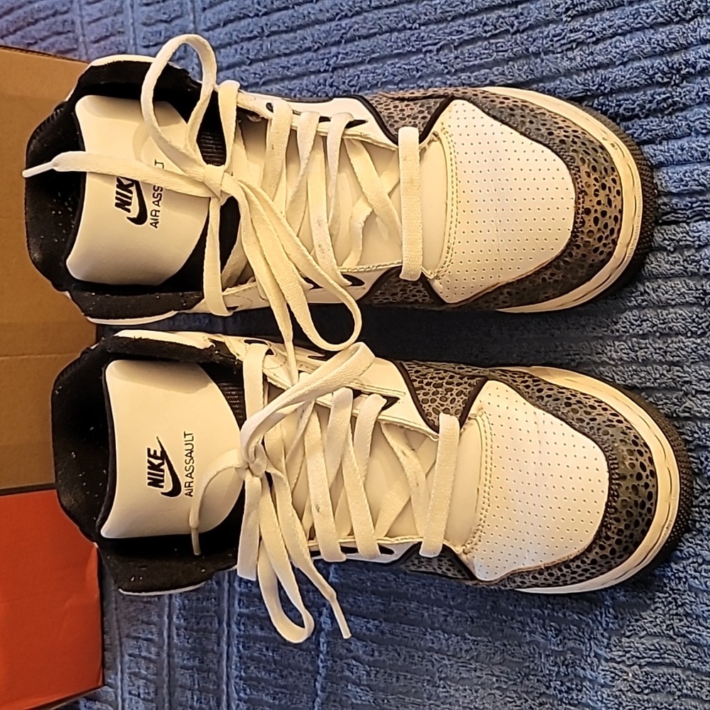NIKE AIRS HIGH TOPS
